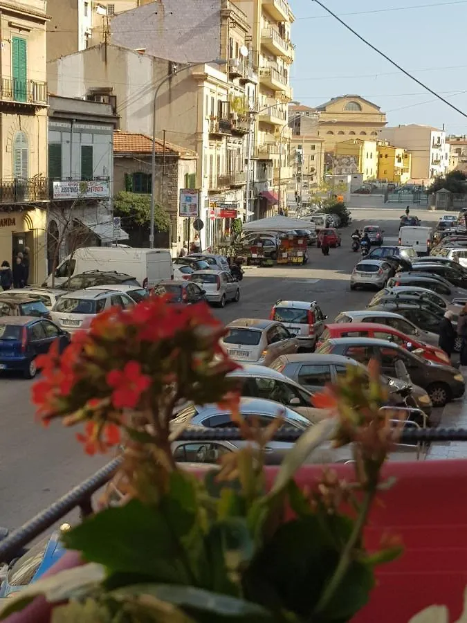 Dietro il massimo Palermo Italia
